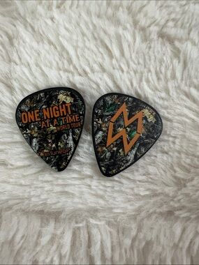 Morgan Wallen 2 Guitar Picks 🎸